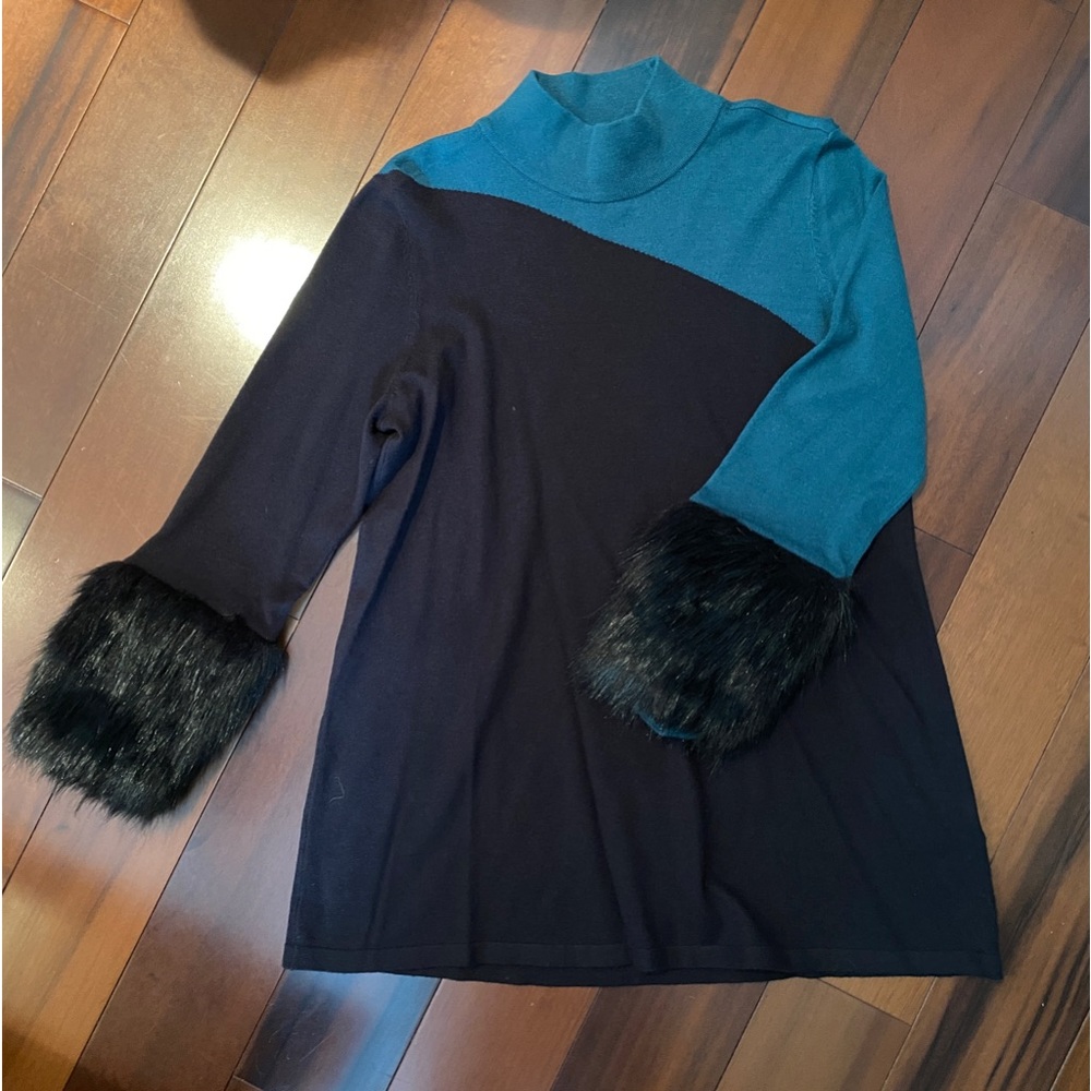 NWOT Alfani Black Teal Chic Stylish Sweater Faux Fur Cuffs Size M. - Picture 7 of 7